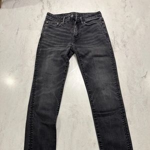 28x32 Slim Straight Black American Eagle Jeans with Airflow